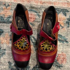 L'ATISTE Red and Brown Heels with Black Accents